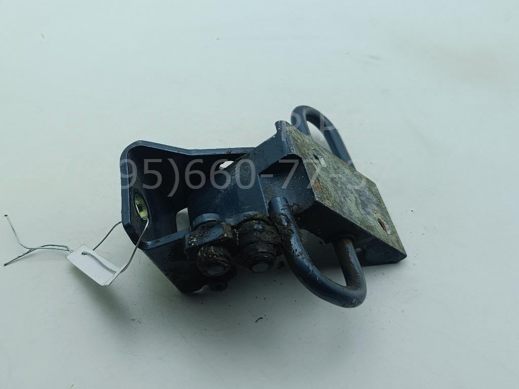 Петля двери