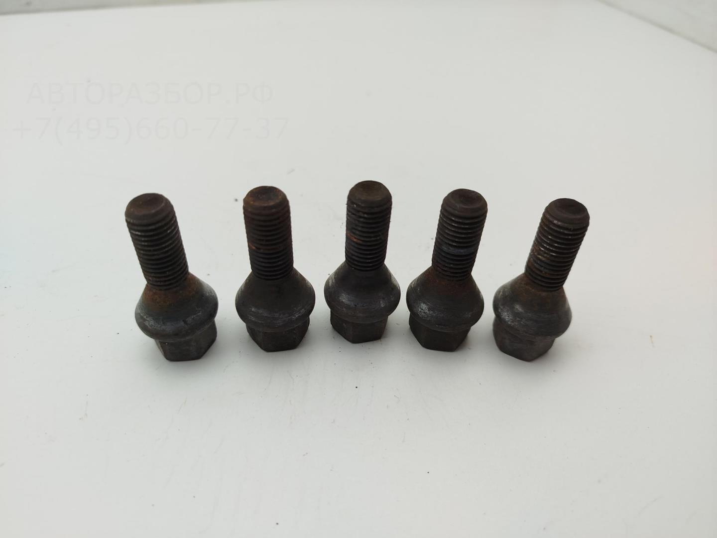 Болт колесный