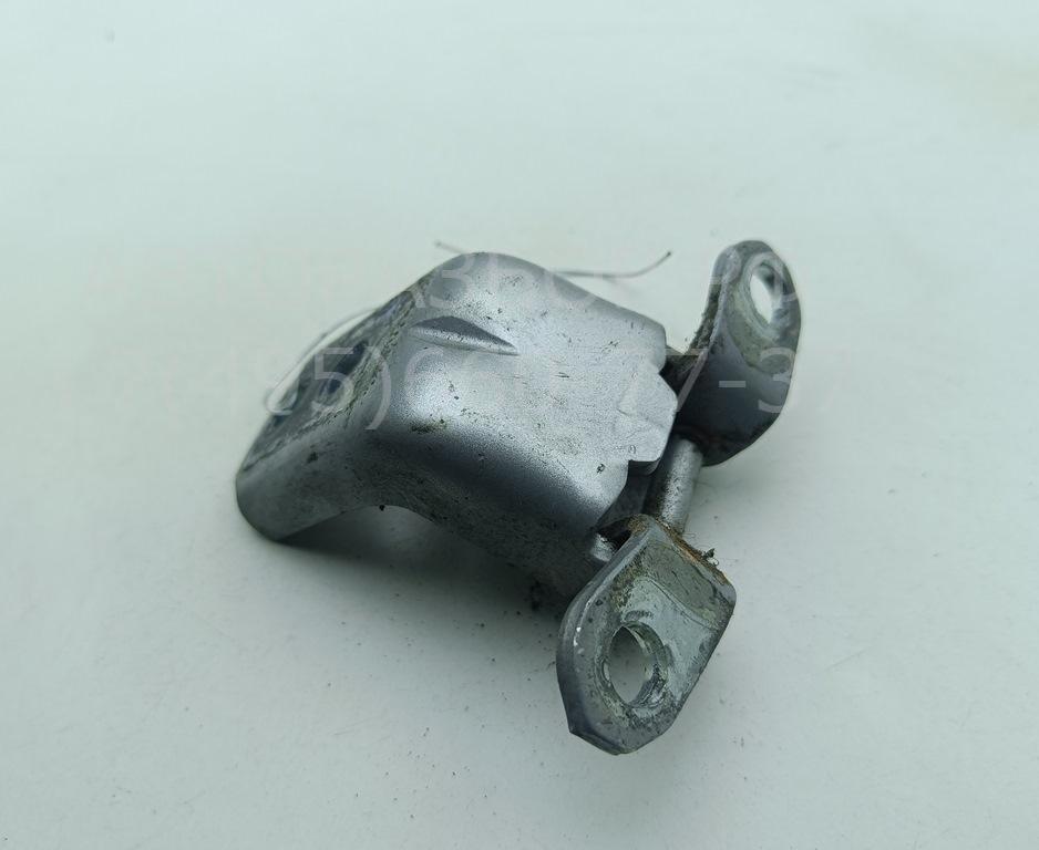 Петля двери