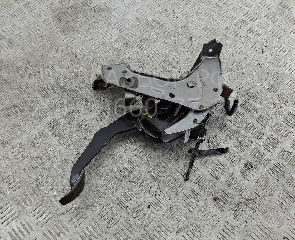 Педаль сцепления