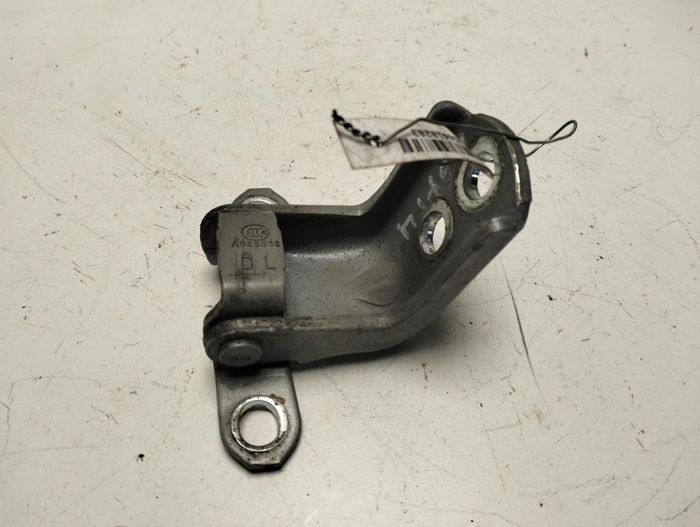 Петля двери