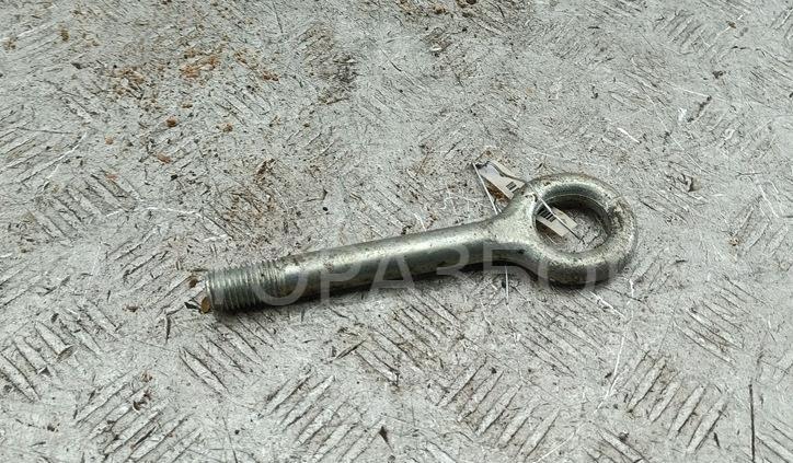 Крюк буксировочный