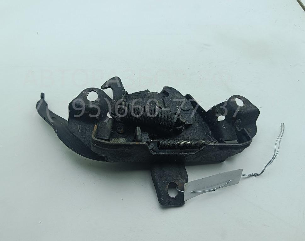 Замок капота