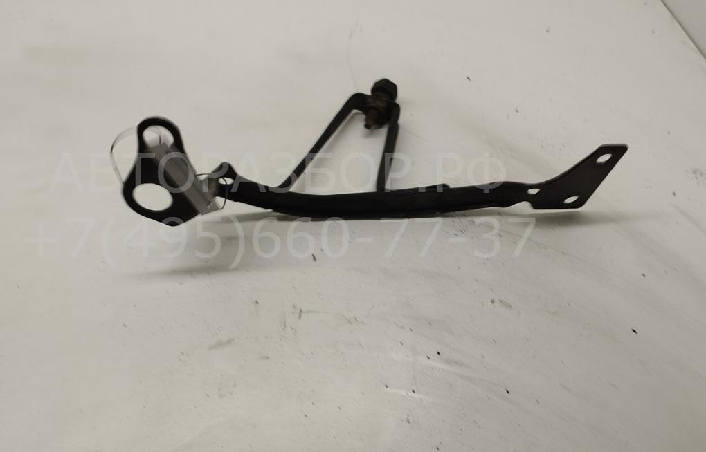 Кронштейн переднего бампера