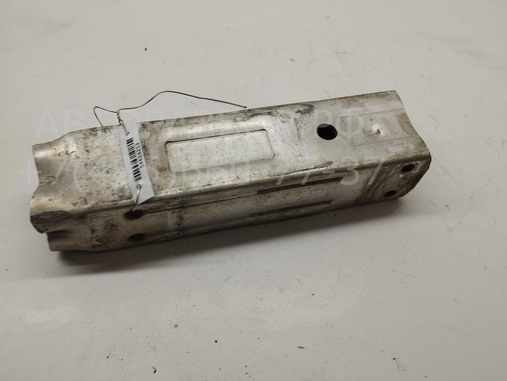 Кронштейн переднего бампера правый