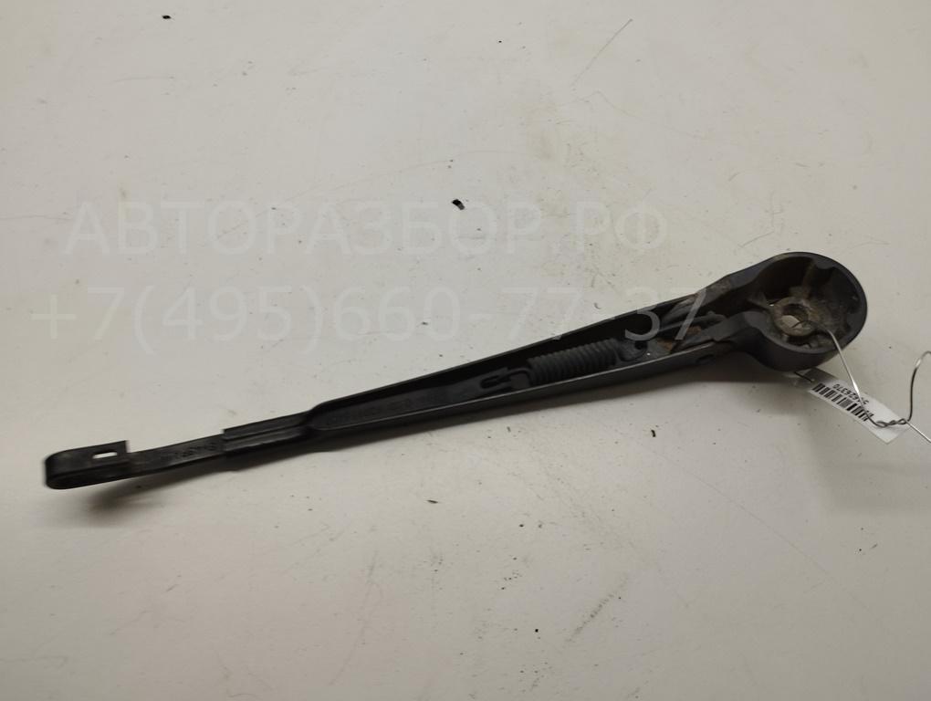 Поводок стеклоочистителя заднего