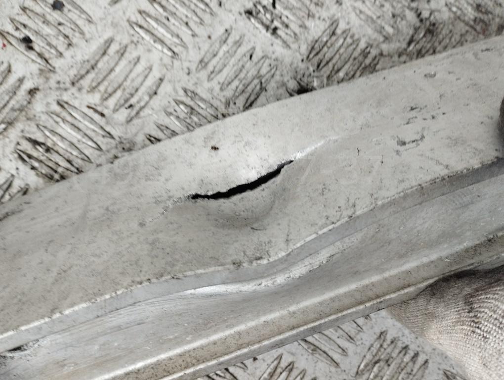 Усилитель переднего бампера