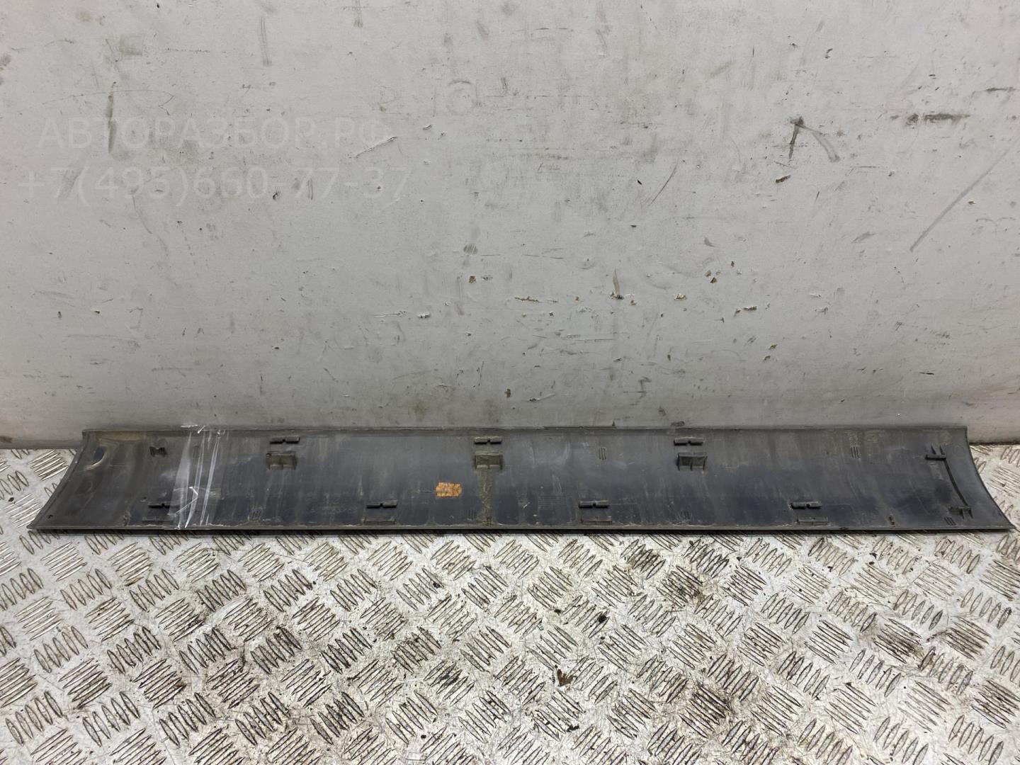 Молдинг двери передней левой