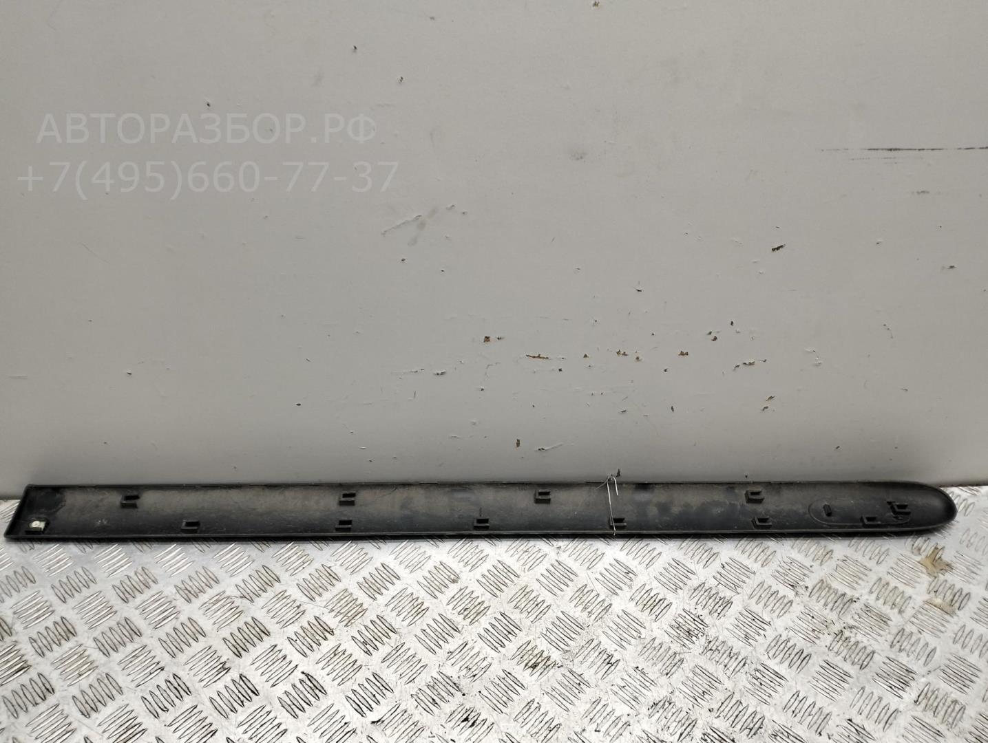 Накладка двери передней правой