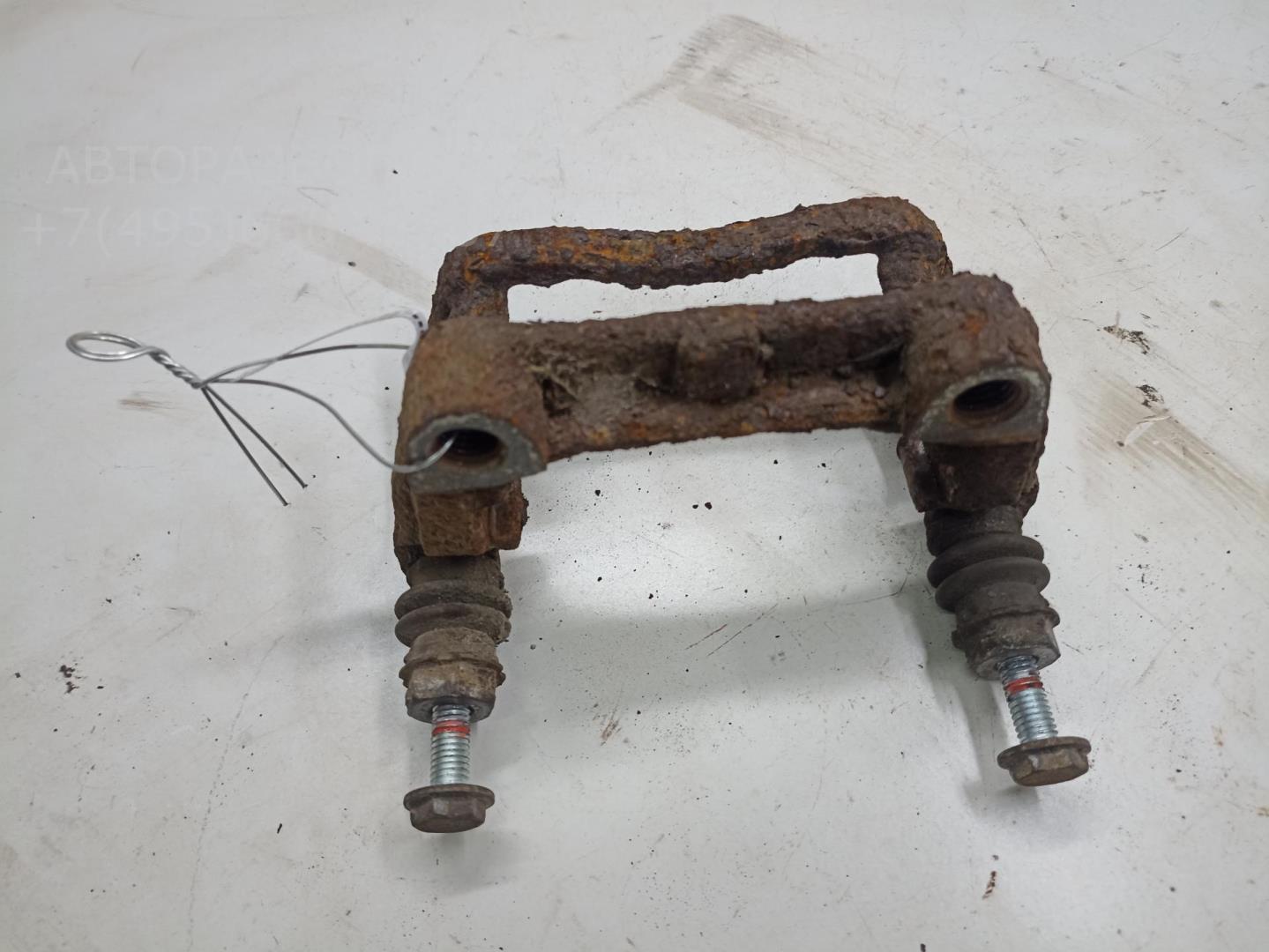 Скоба суппорта заднего