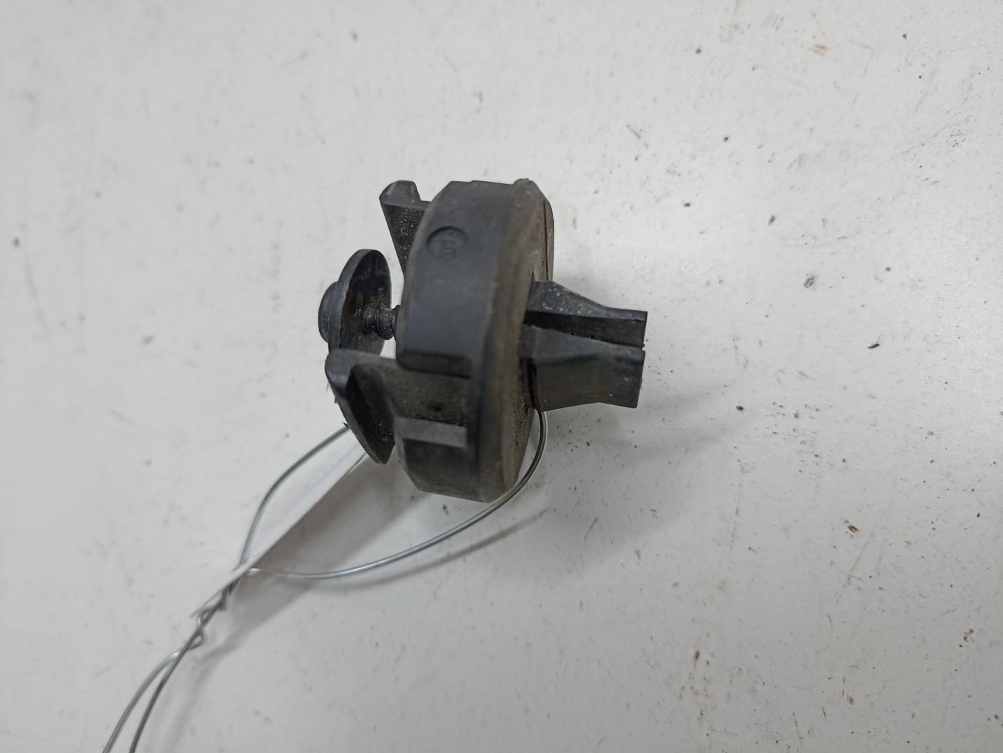 Кронштейн переднего бампера левый