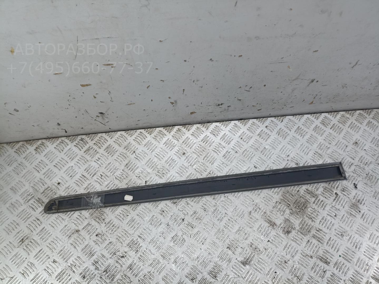 Накладка двери передней правой