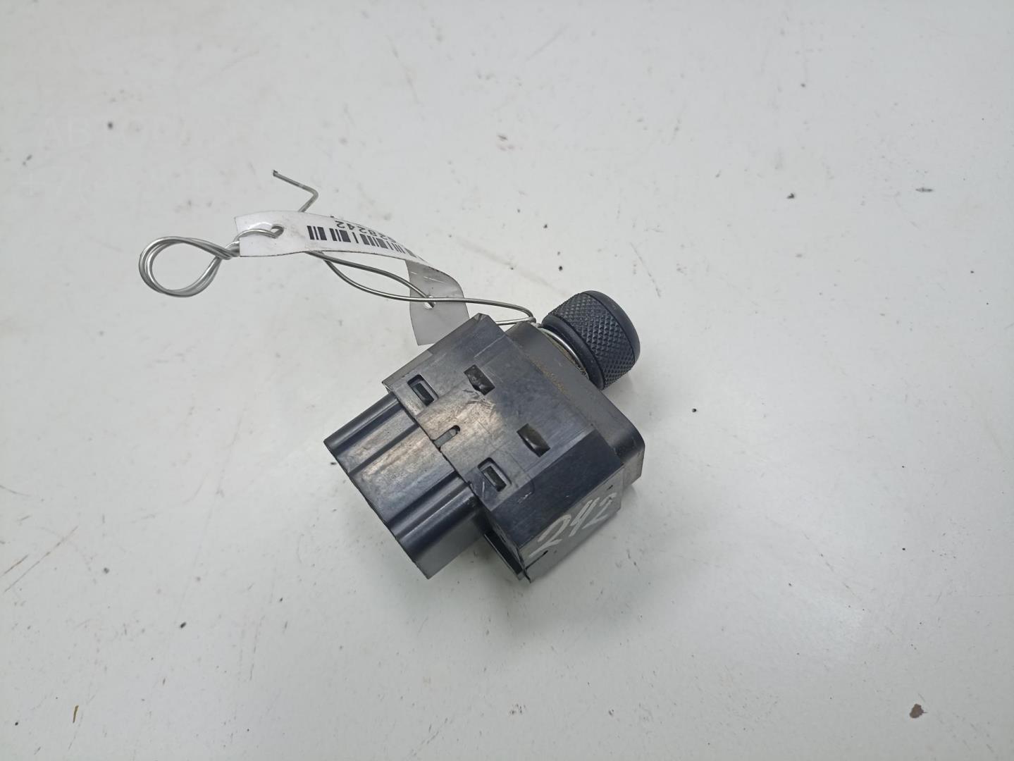 Кнопка регулировки зеркала