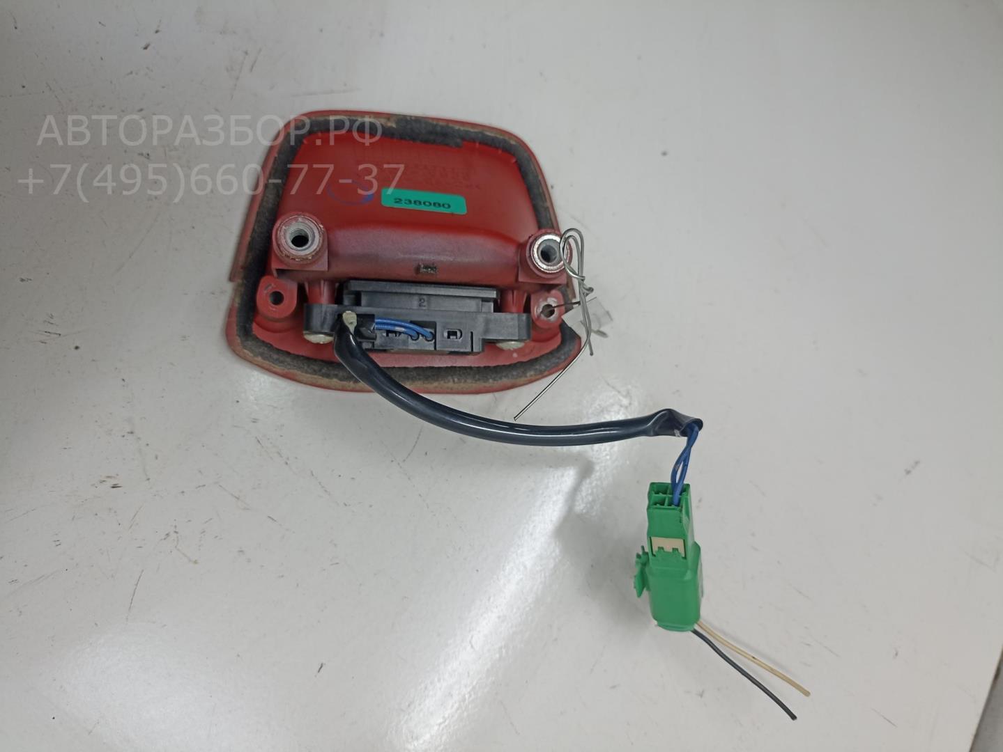 Кнопка открывания багажника