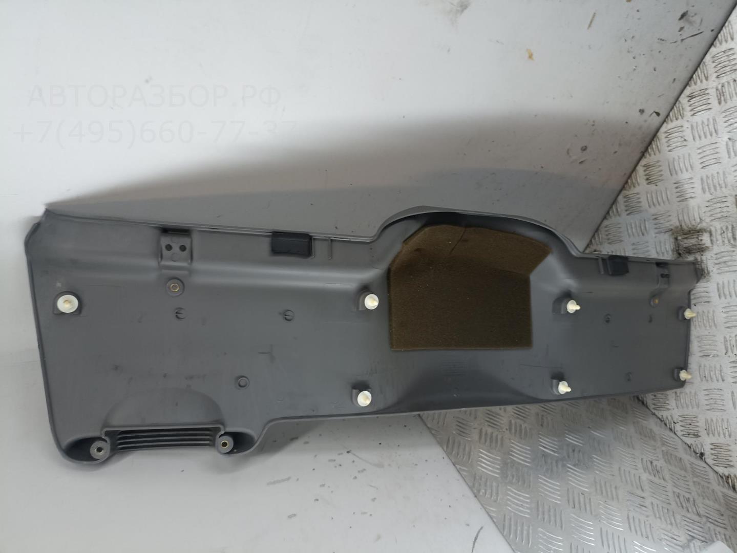 Обшивка крышки багажника