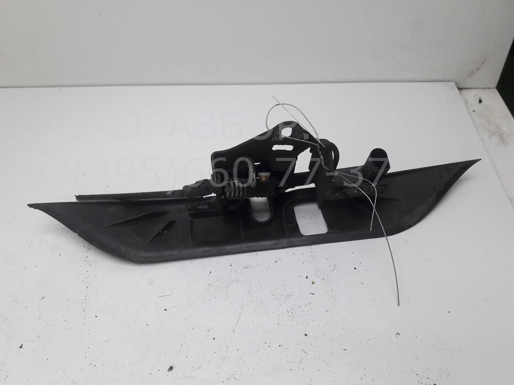 Замок капота