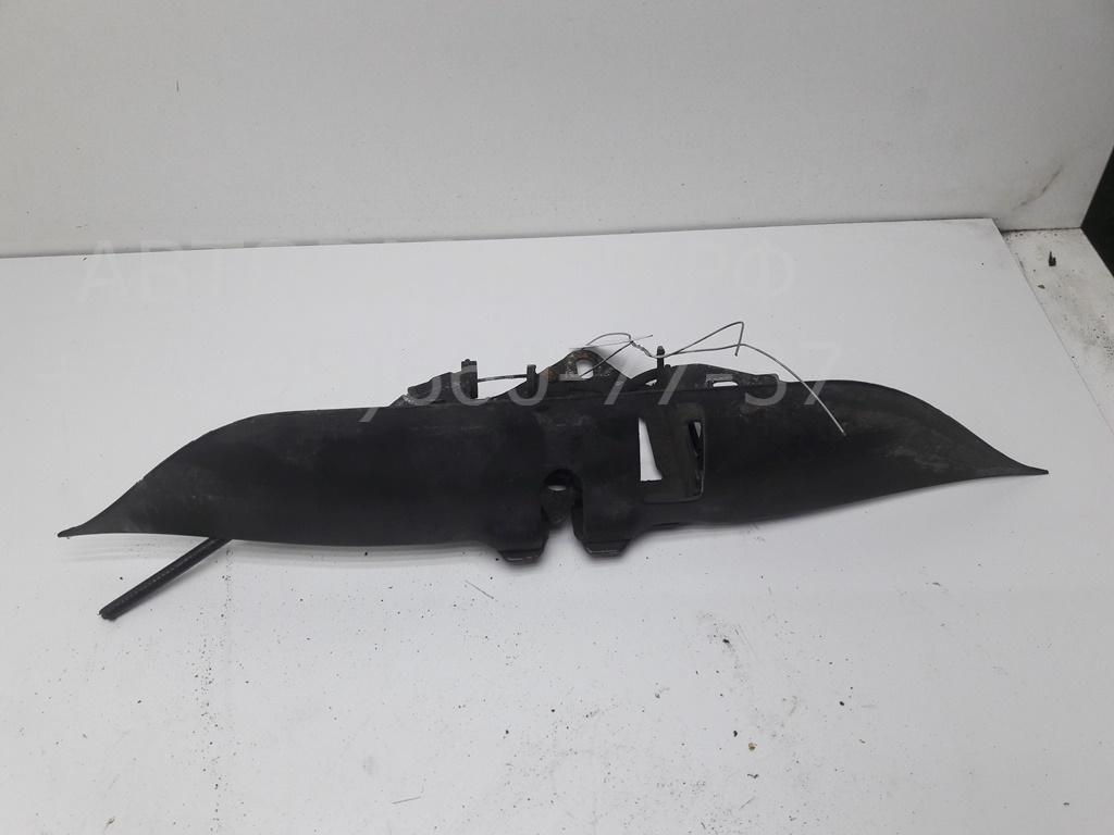 Замок капота