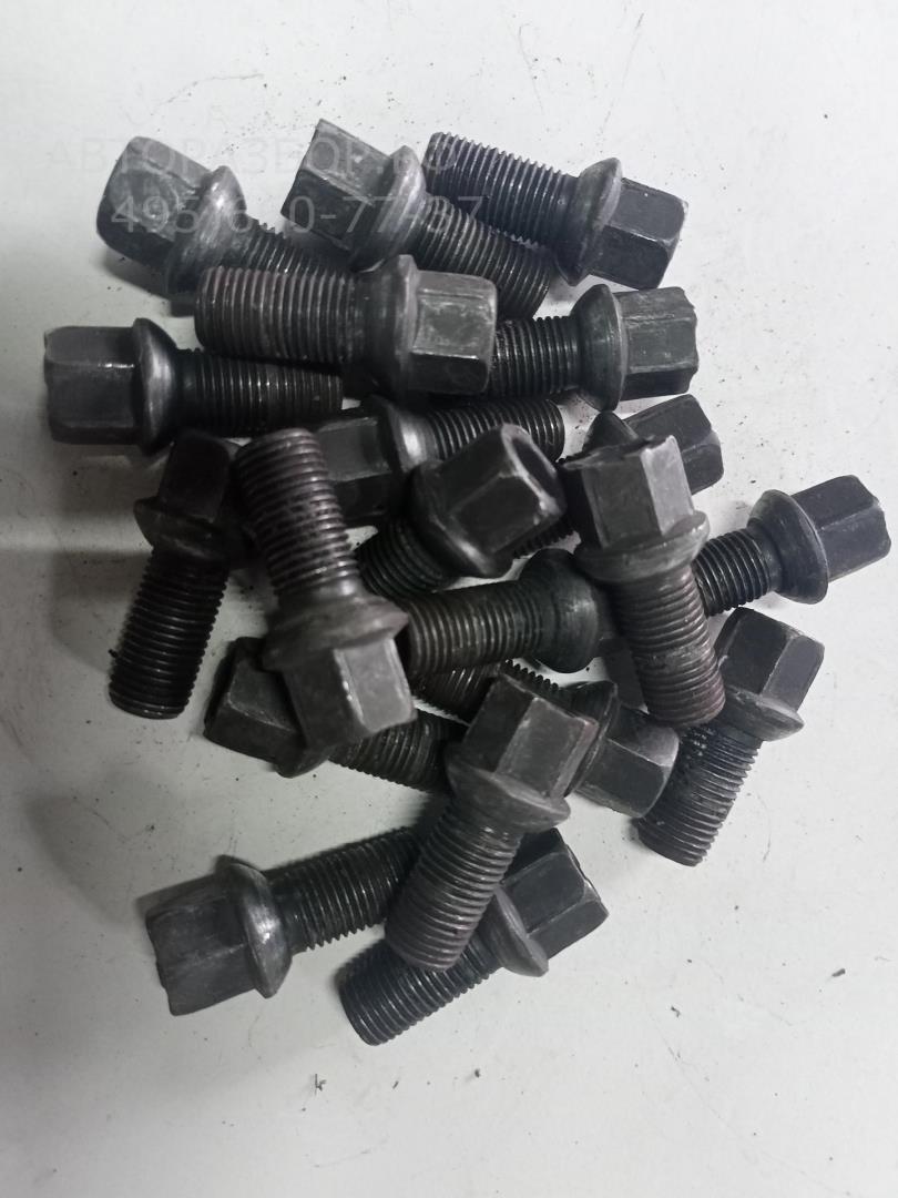 Болт колесный