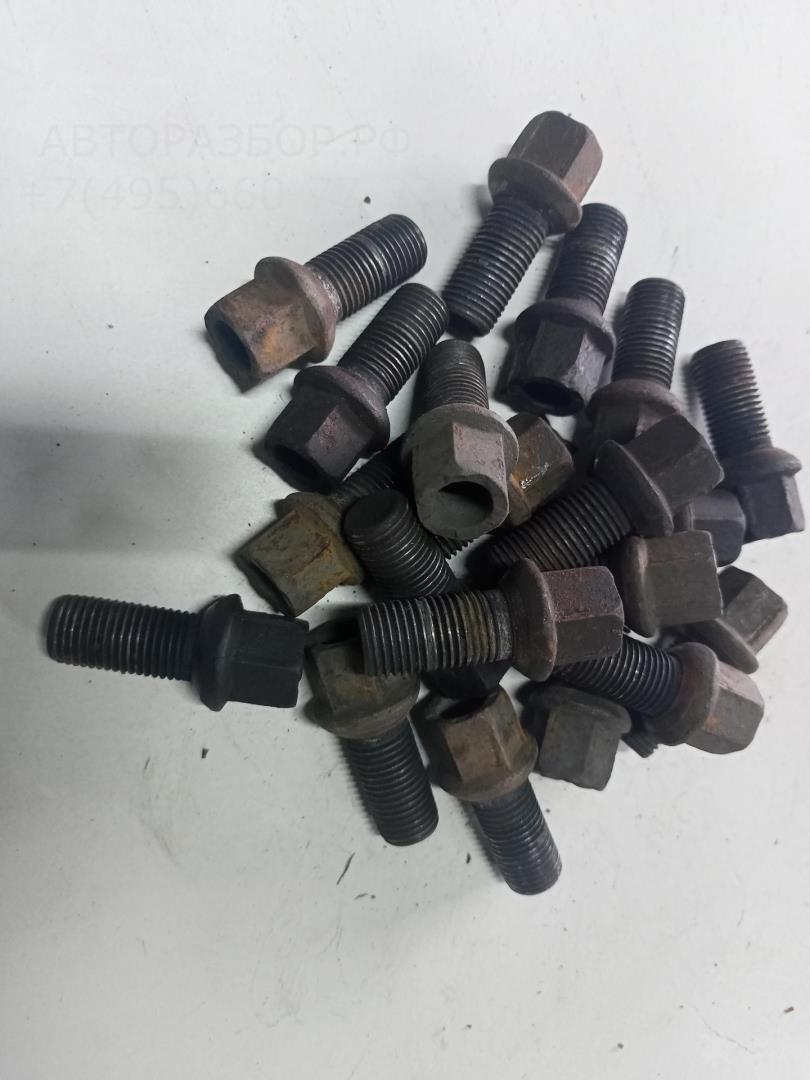 Болт колесный