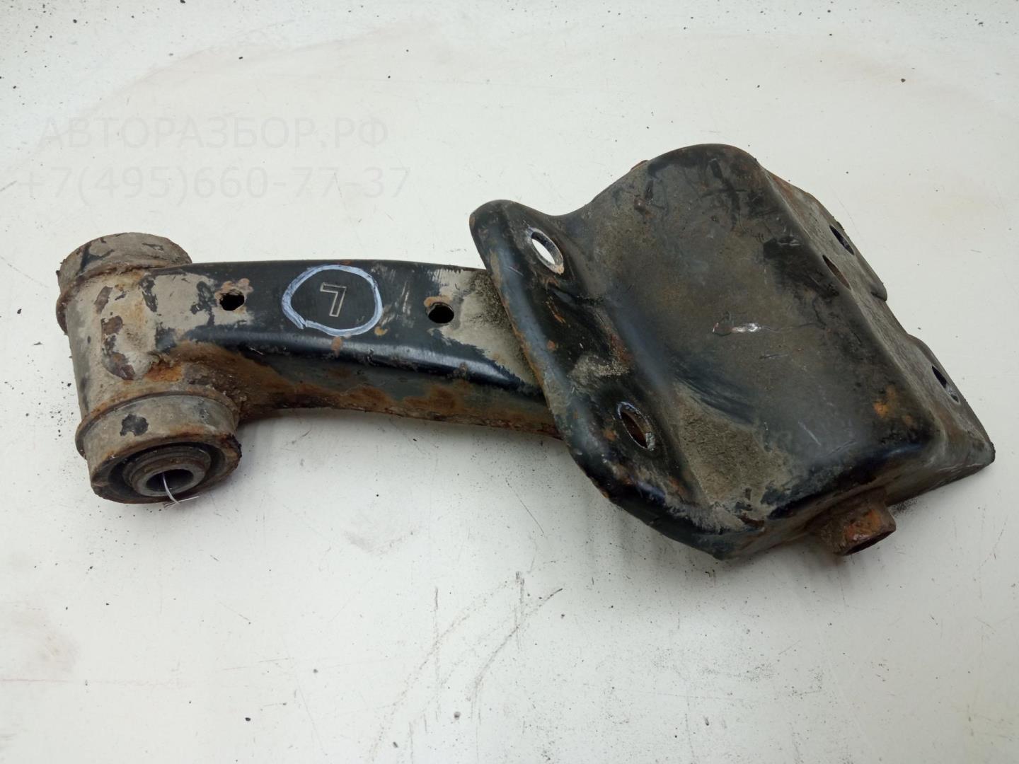 Рычаг передний левый