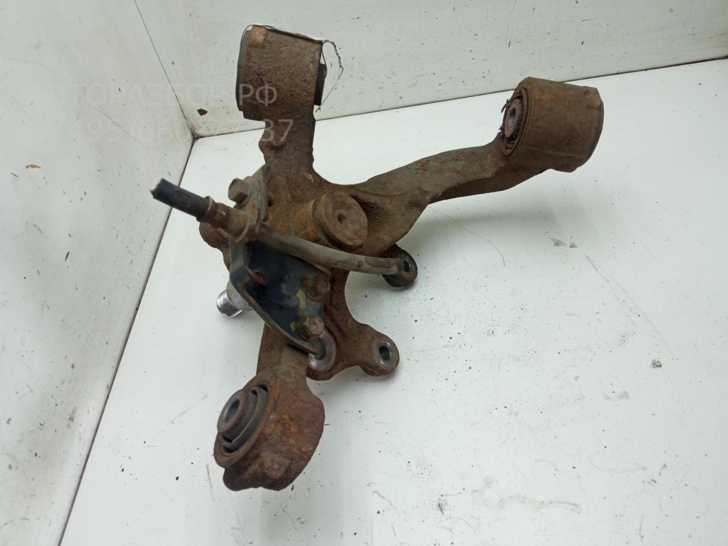 Кулак поворотный задний левый