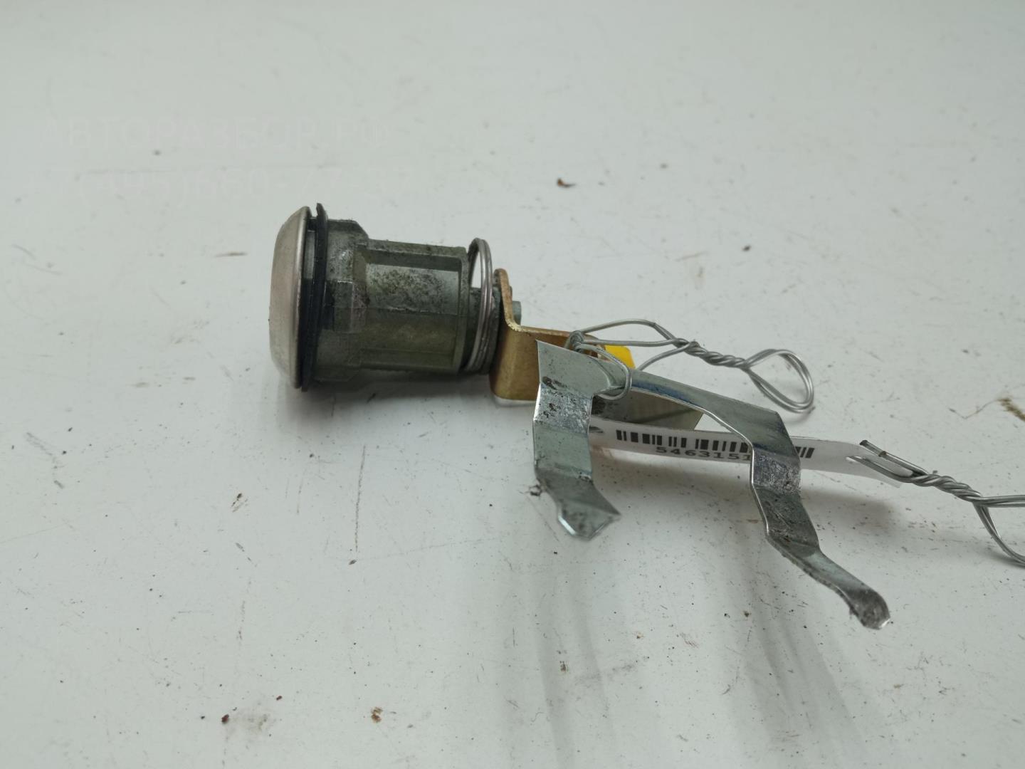 Вставка замка багажника