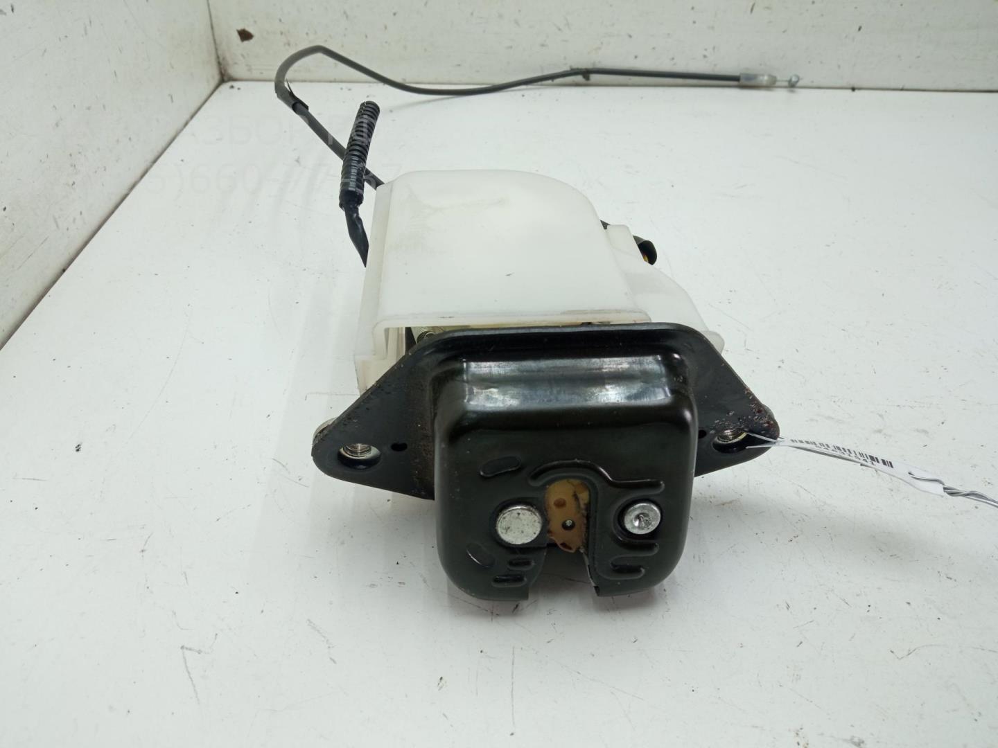 Замок багажника