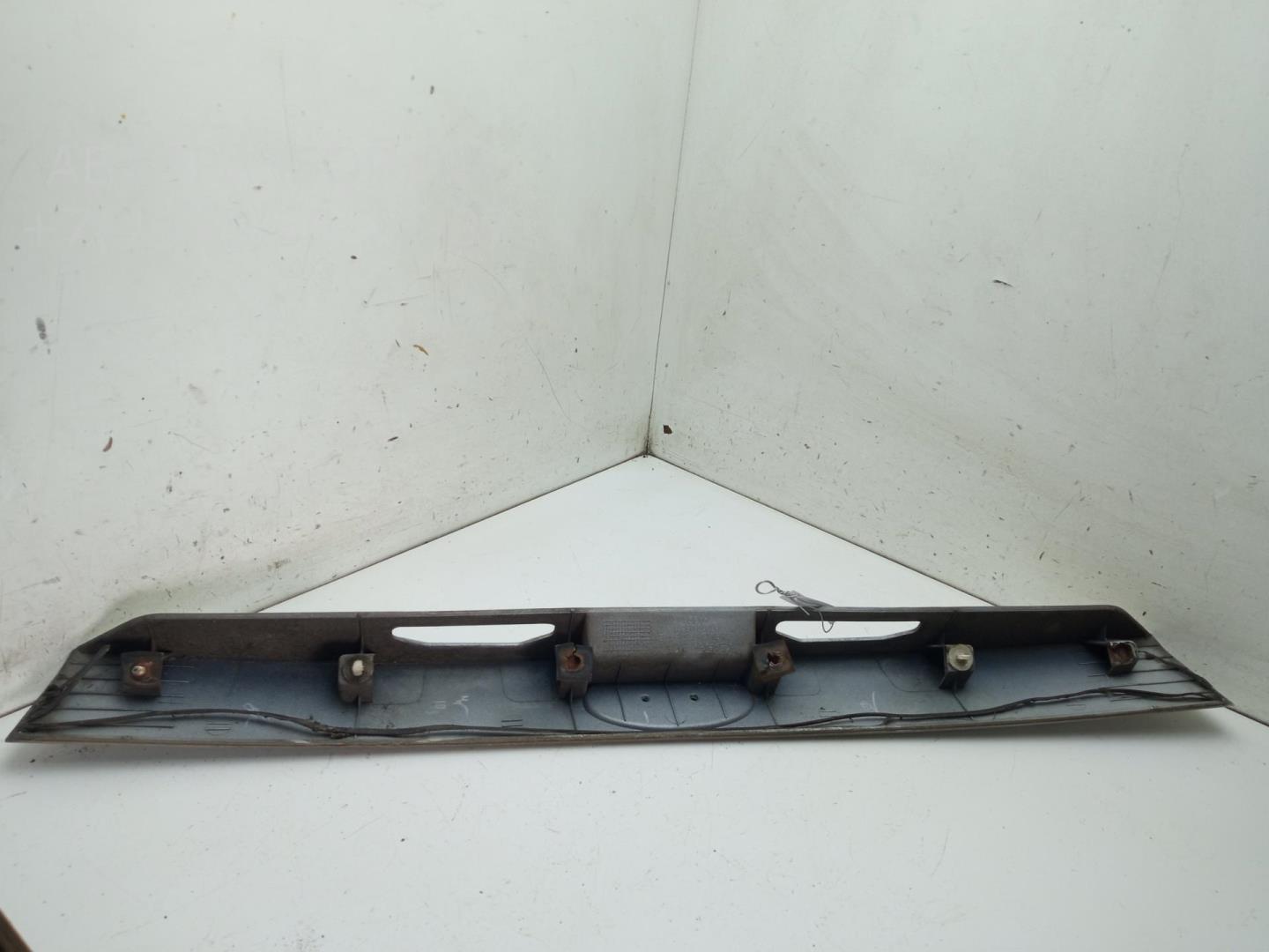 Накладка крышки багажника