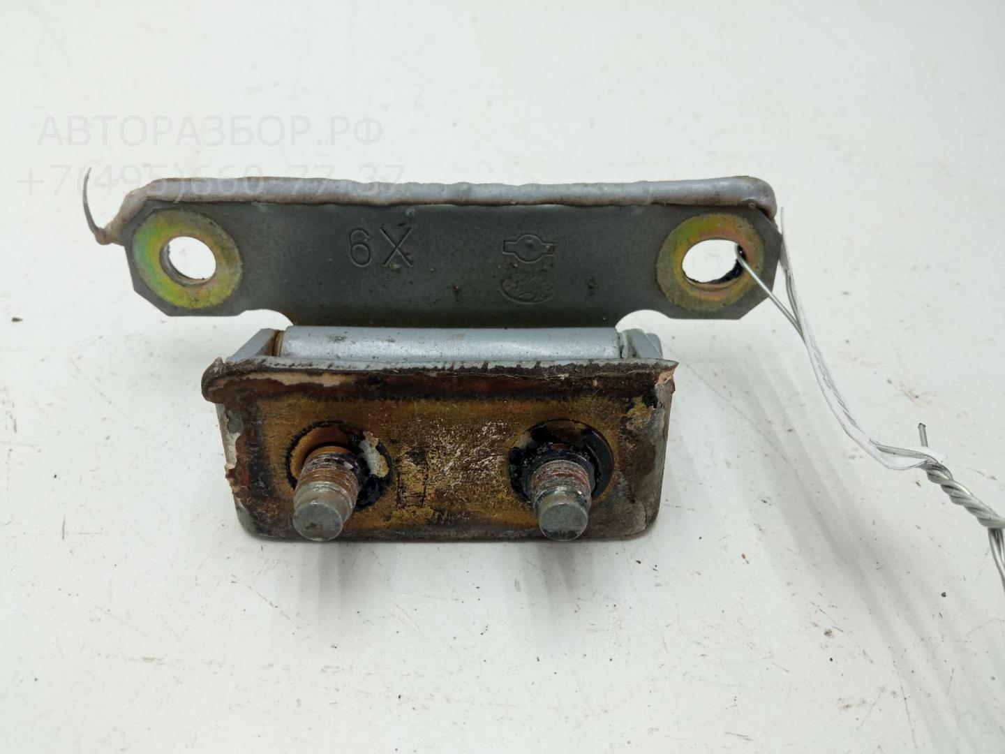 Петля крышки багажника