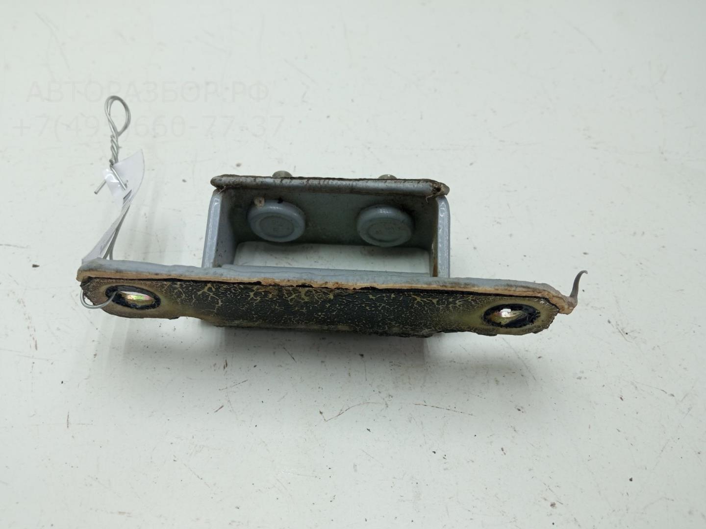 Петля крышки багажника