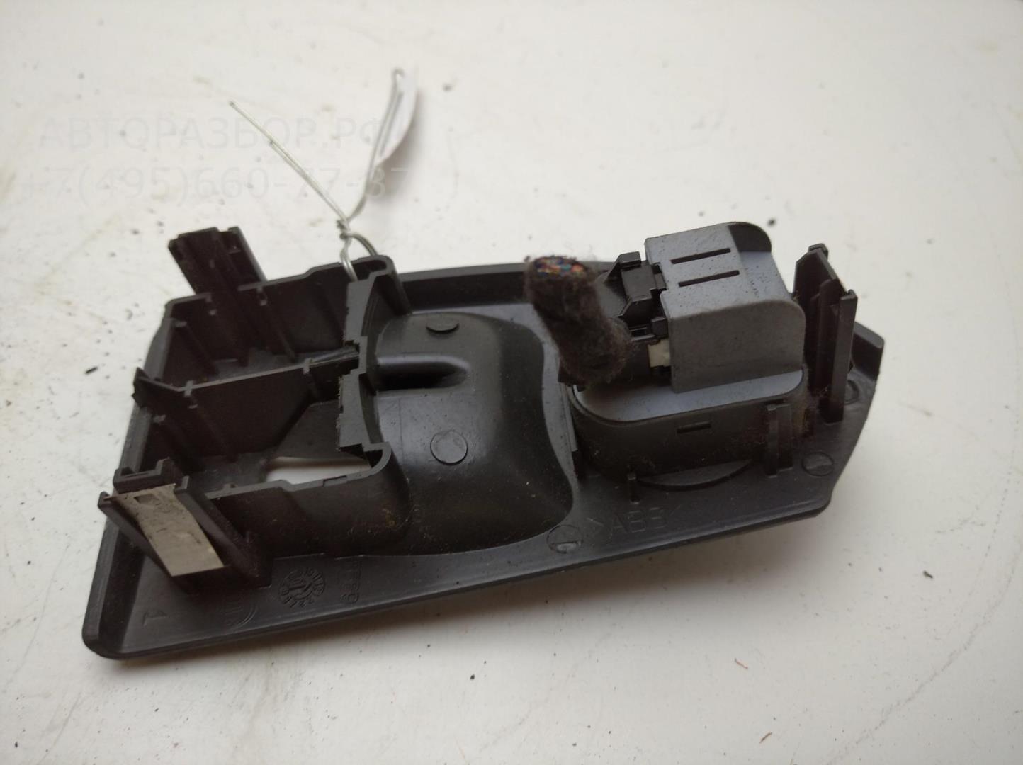 Кнопка регулировки зеркала