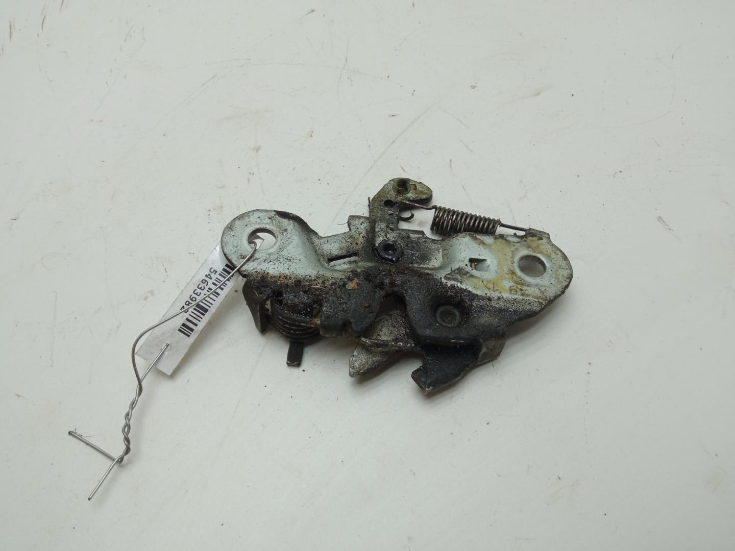 Замок капота