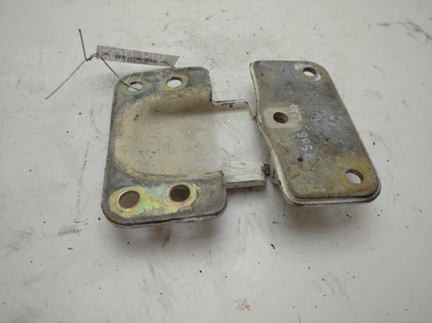 Петля двери