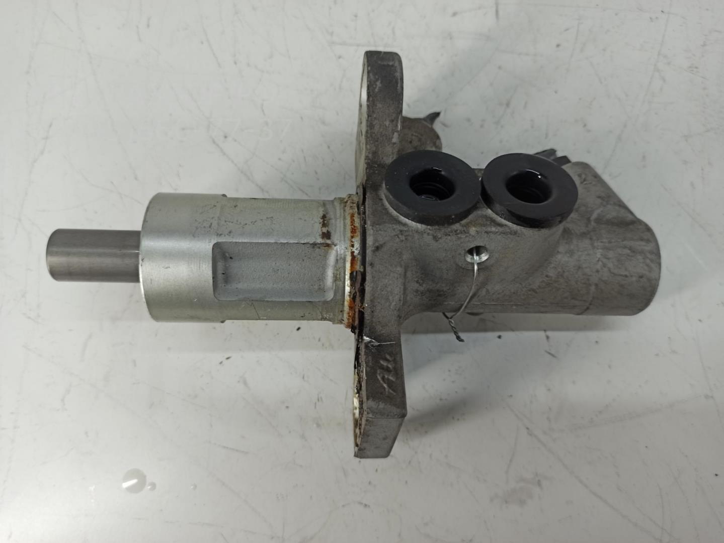 Цилиндр тормозной главный