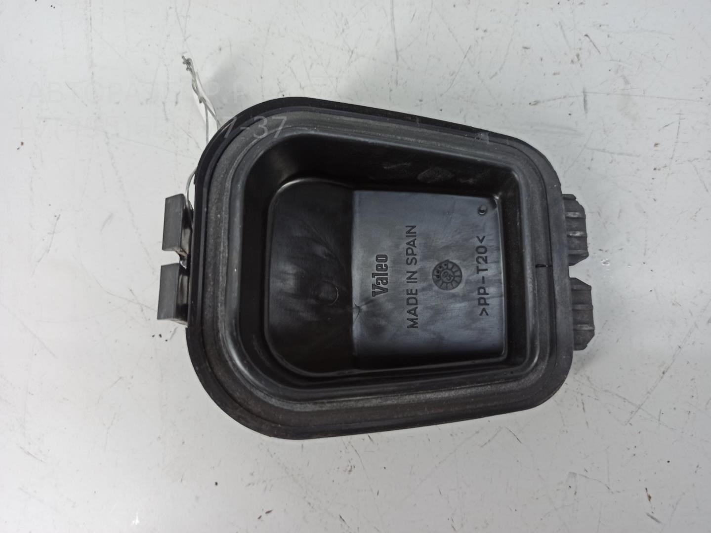 Крышка фары левой