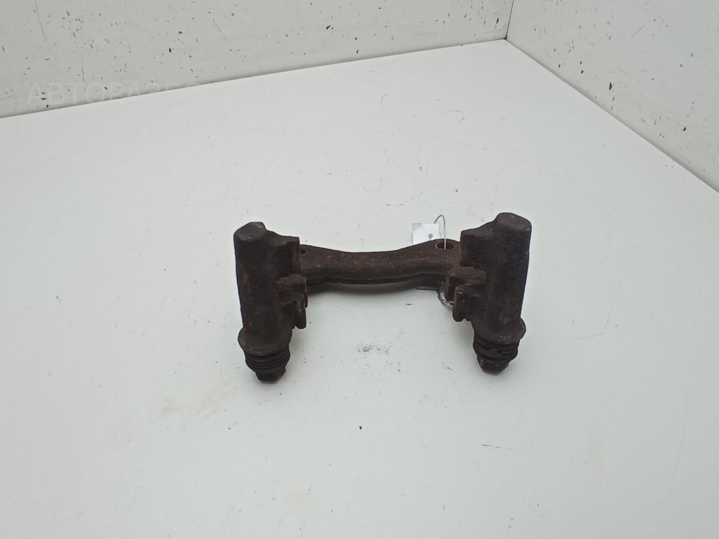 Скоба суппорта заднего