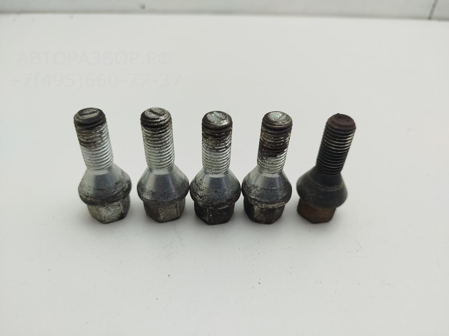 Болт колесный