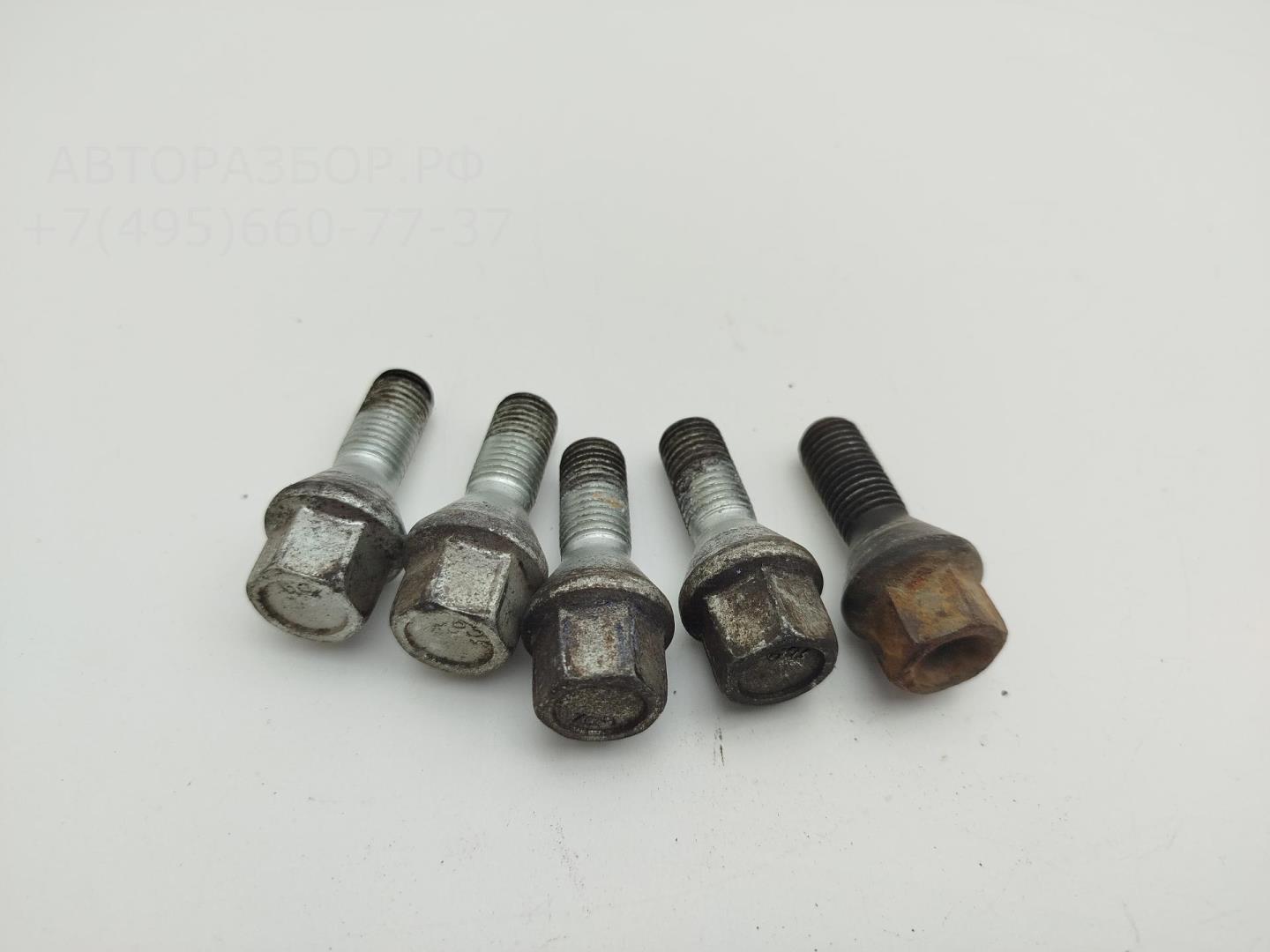 Болт колесный