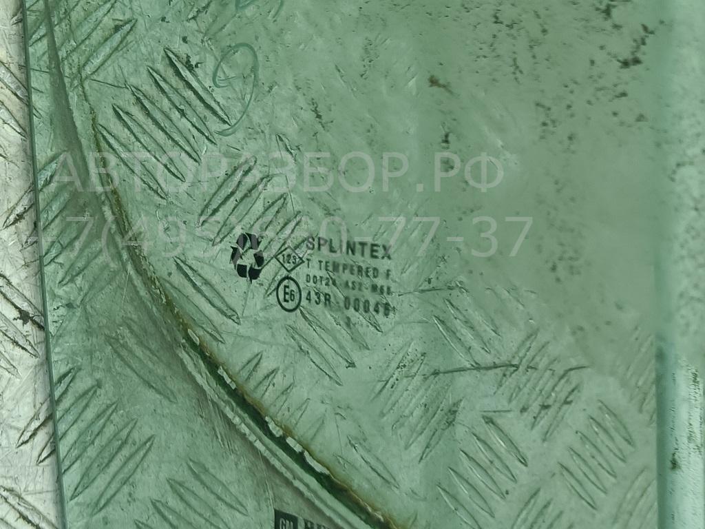Стекло двери передней правой