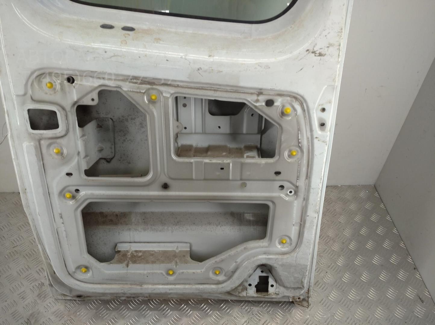 Дверь багажника правая