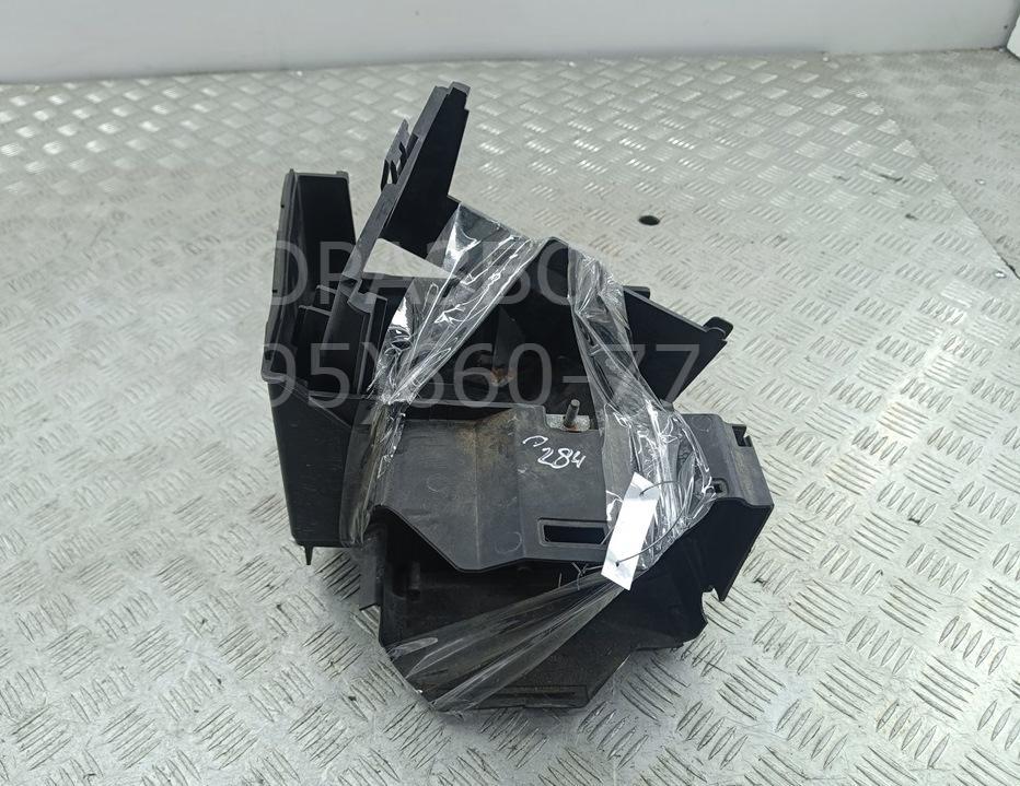 Крепление АКБ (корпус/подставка)