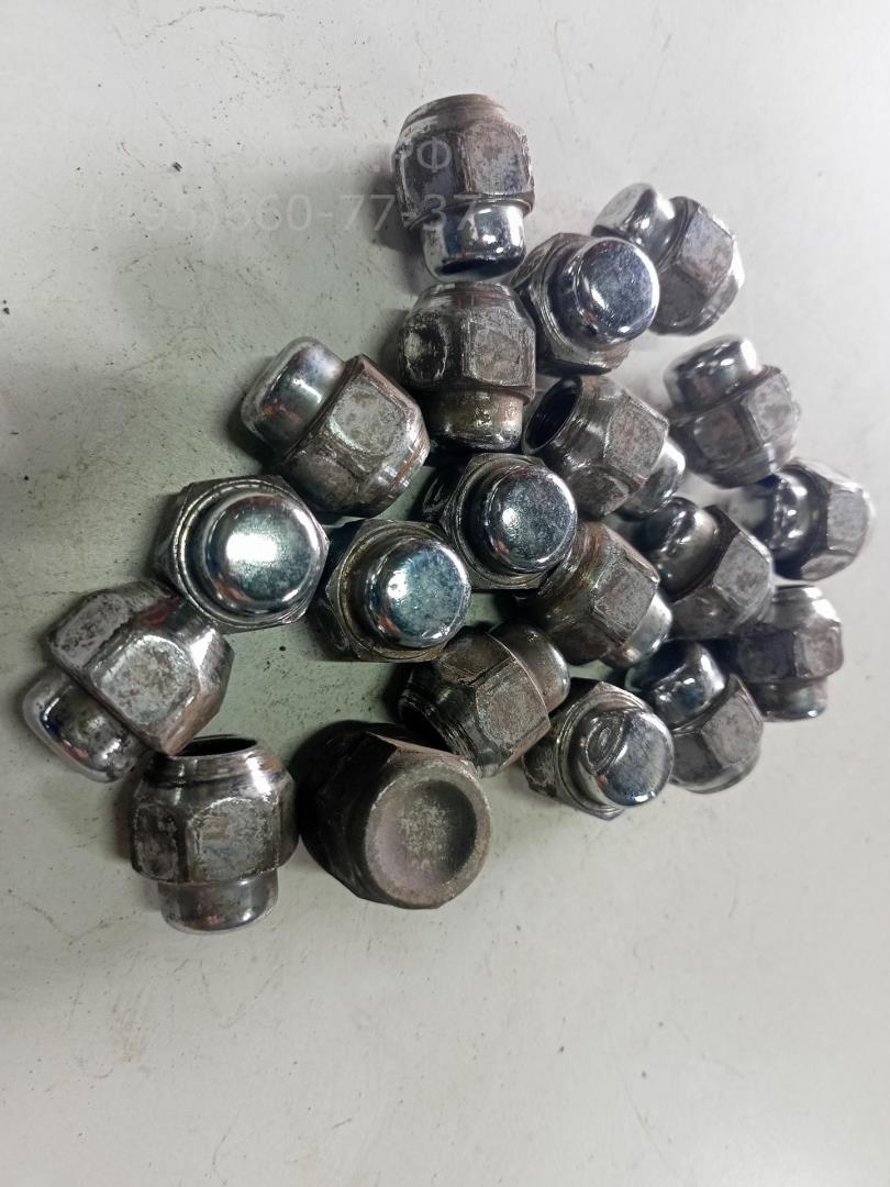 Болт колесный