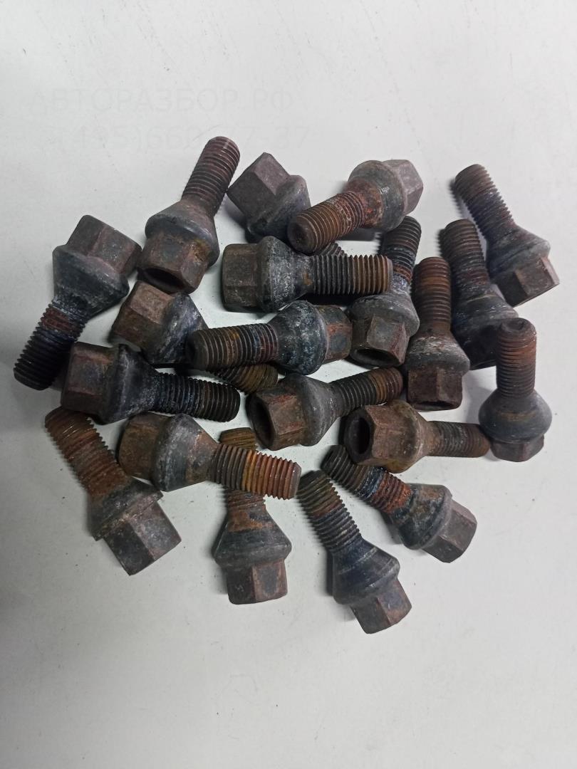 Болт колесный