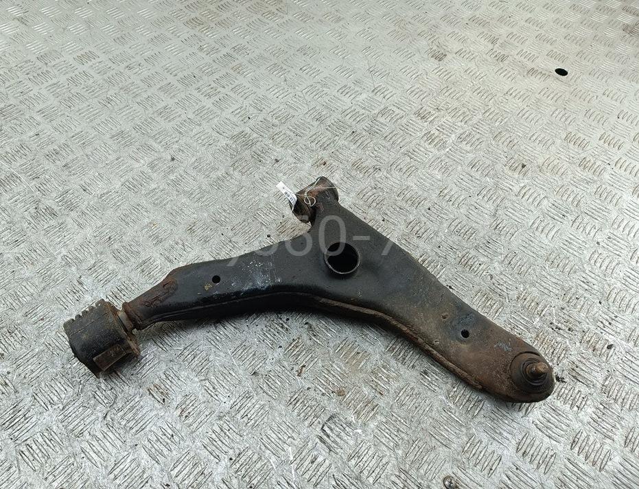 Рычаг передний правый