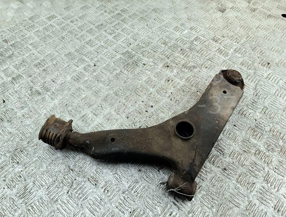 Рычаг передний правый