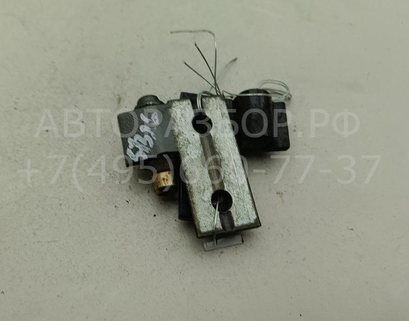 Петля двери