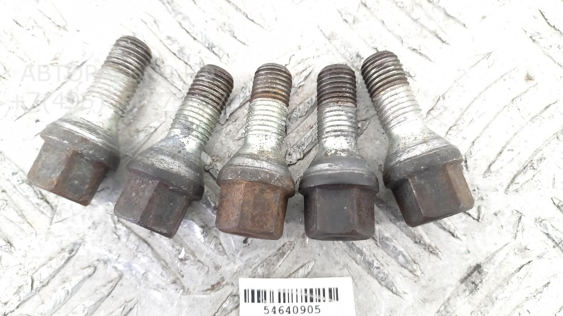 Болт колесный