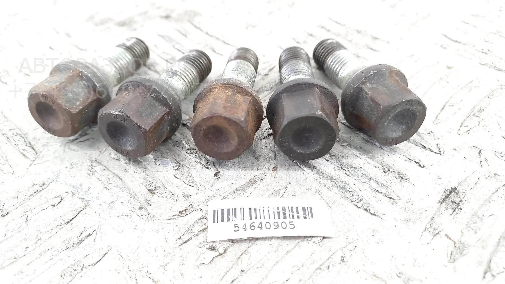 Болт колесный