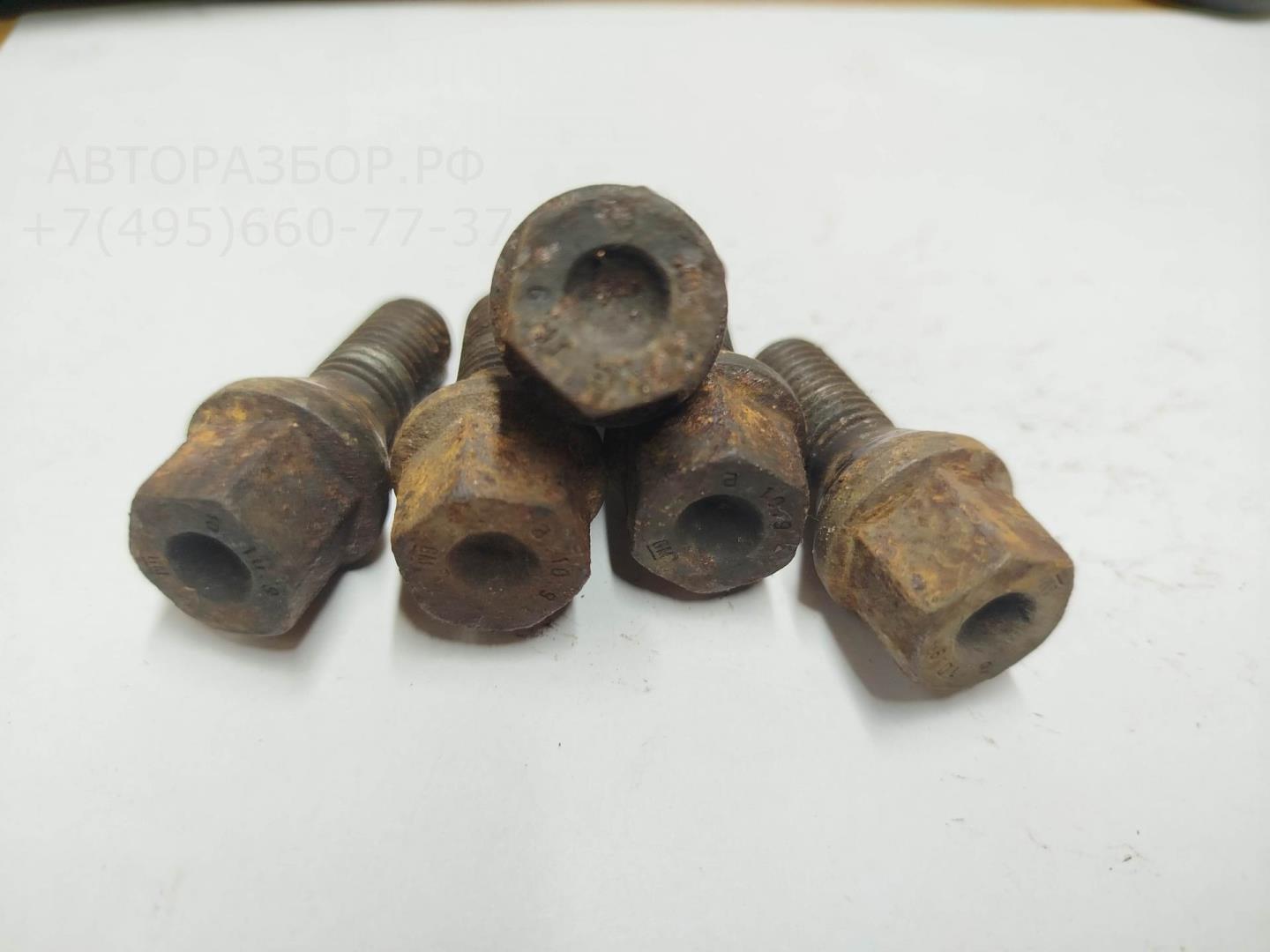 Болт колесный