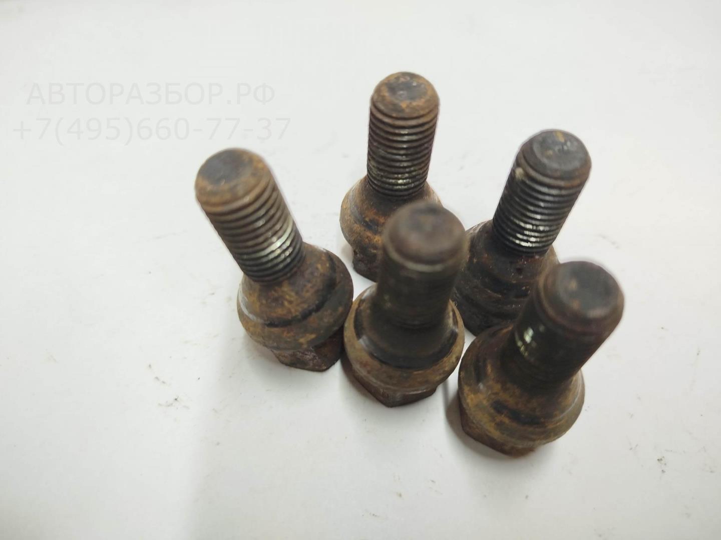 Болт колесный